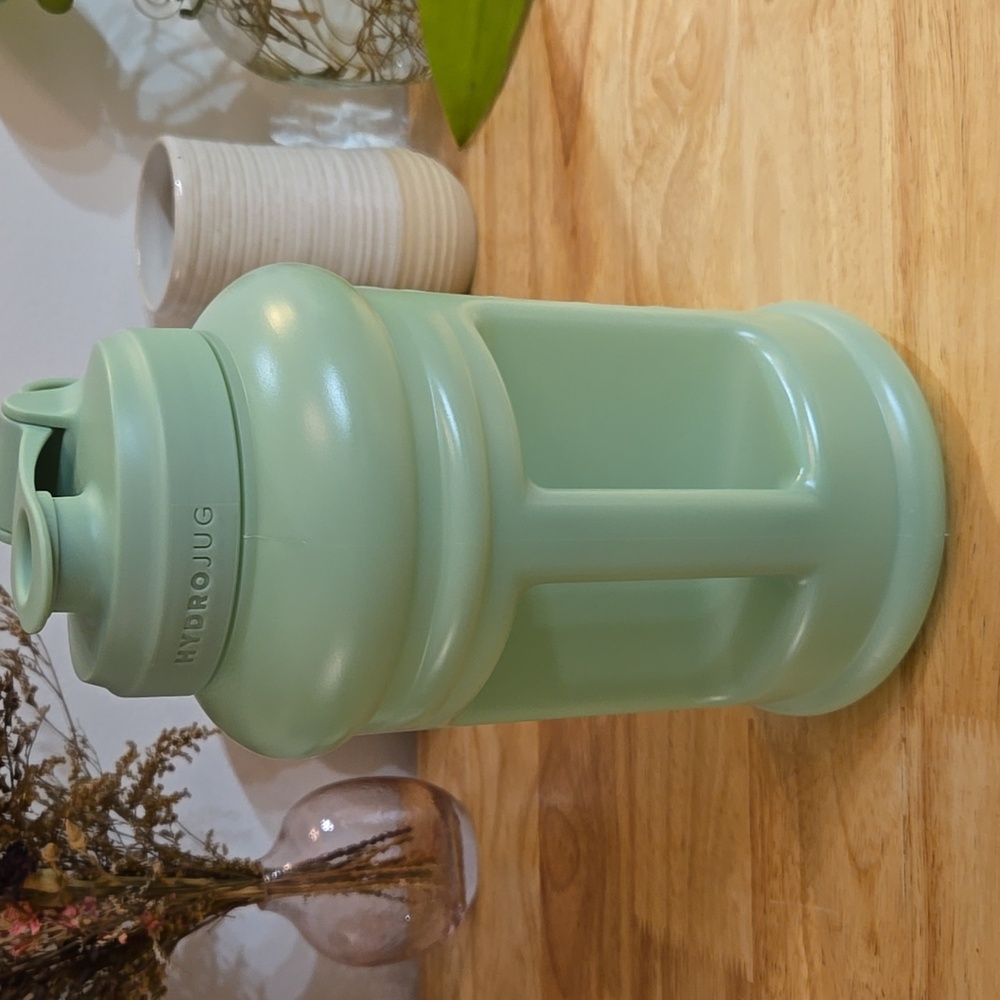 Matcha Green Hydrojug Pro BPA Free Plastic Water Jug Half Gallon - Picture 3 of 6